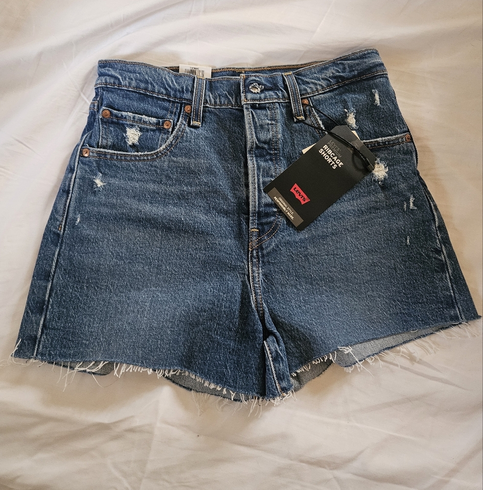 NWT Levi’s Premium Ribcage Super High-rise Shorts